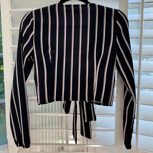 Cropped tie blouse - Picture 5 of 5